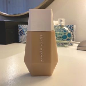 Fenty skin tint shade 12